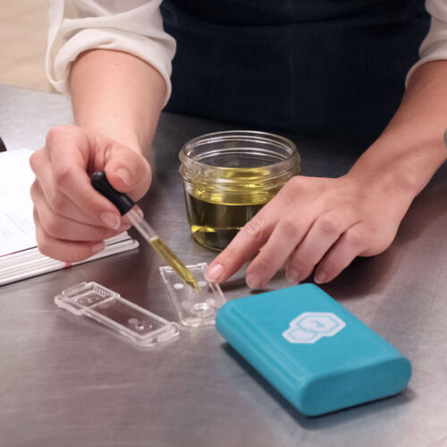 testing oil with the tCheck Potency Tester